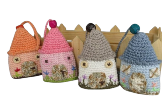 🏠 Llavero Casita de Crochet – Hecho a Mano