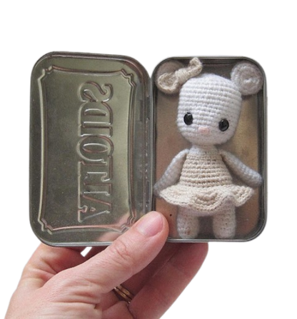 🐭✨ Mini Muñeca Ratona – Amigurumi de Bolsillo Hecho a Mano