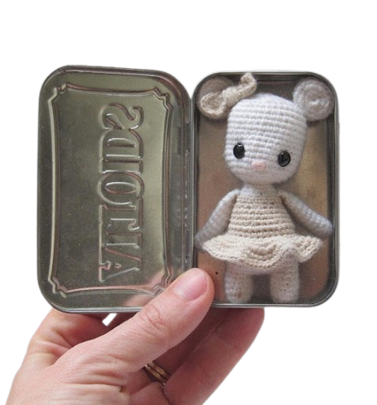 🐭✨ Mini Muñeca Ratona – Amigurumi de Bolsillo Hecho a Mano