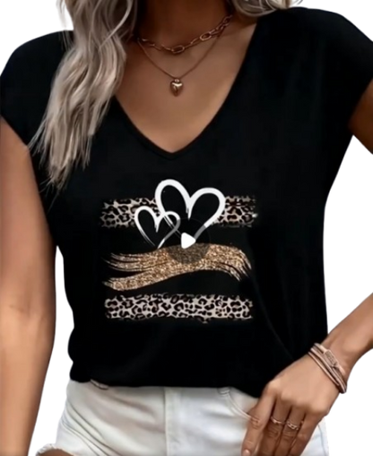 🐆 Blusa Cuello V Estampado Leopardo & Corazones