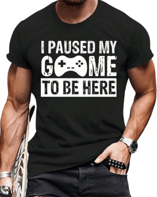 🎮 Camiseta Gamer Hombre – “Pausé Mi Juego Para Estar Aquí”