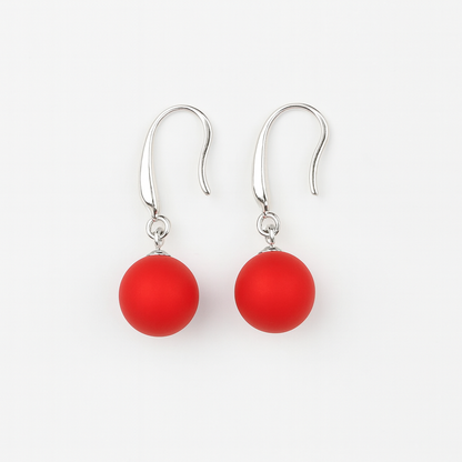 🎀 Pendientes Largos – Perla Blanca & Esfera Roja